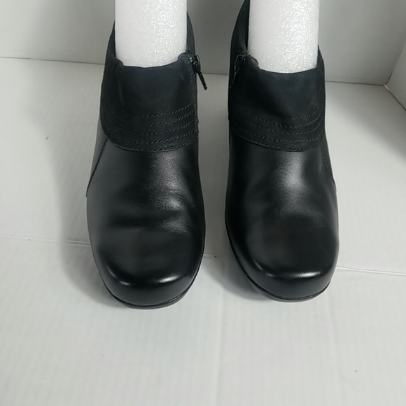 CLARKS BENDABLE BLACK HEELED DRESS SHOE WITH INNER ZIPPERS SIZE 11 - Picture 2 of 10